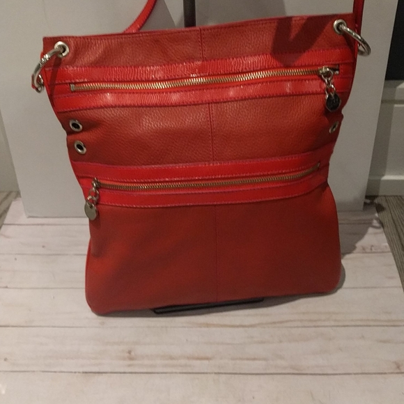 Beautiful faux leather bag by Maxx New York 🌸 - Picture 3 of 8